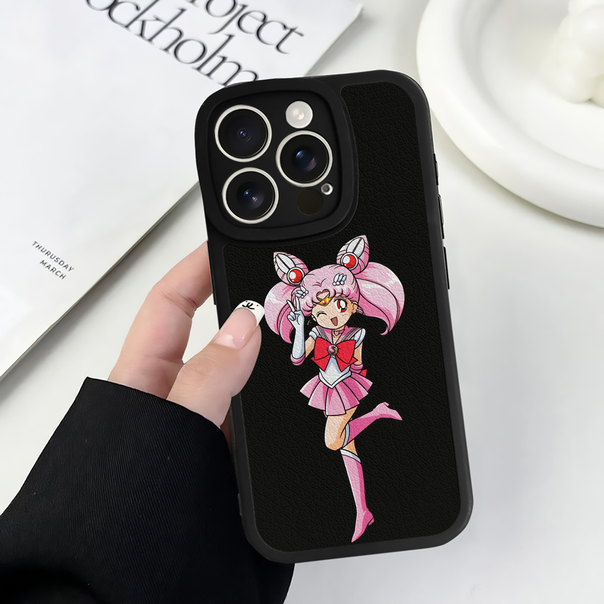 （画像用） 美少女戦士セーラームーン ちびうさ Sailor Moon Chibiusa Tsukino Usagi Small Lady Serenity 【iPhone 16シリーズ対応】シリコンスマホケース（レザー調） 材質：シリコン